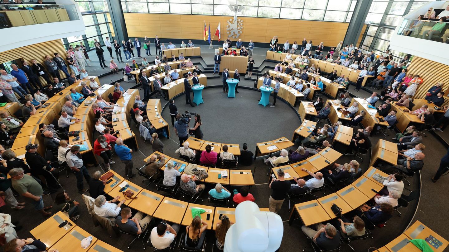 Parlament: Offener Landtag – Bürger diskutieren mit Politikern