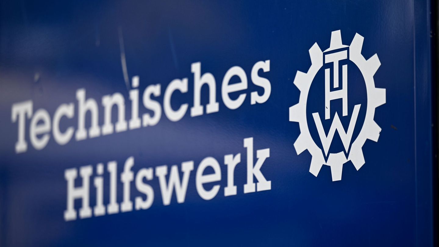 Notfälle: Gefahrguteinsatz auf Rastplatz an Autobahn