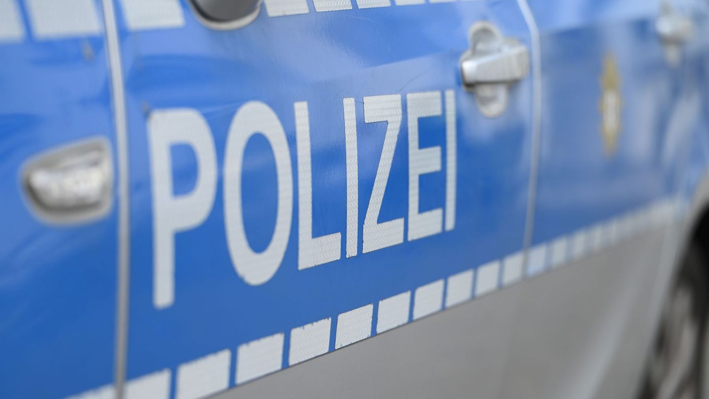 Verkehrskontrolle: Polizei stoppt gefährliche Pkw-Fahrt mit sieben Insassen