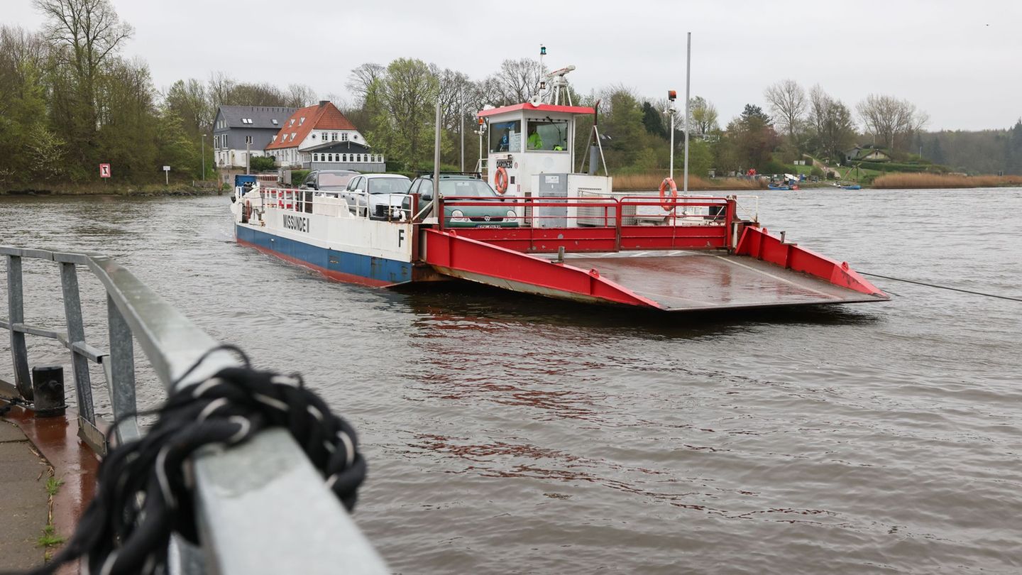 Solarfähre: Schleifähre „Missunde III“ wird in Kieler Werft umgebaut