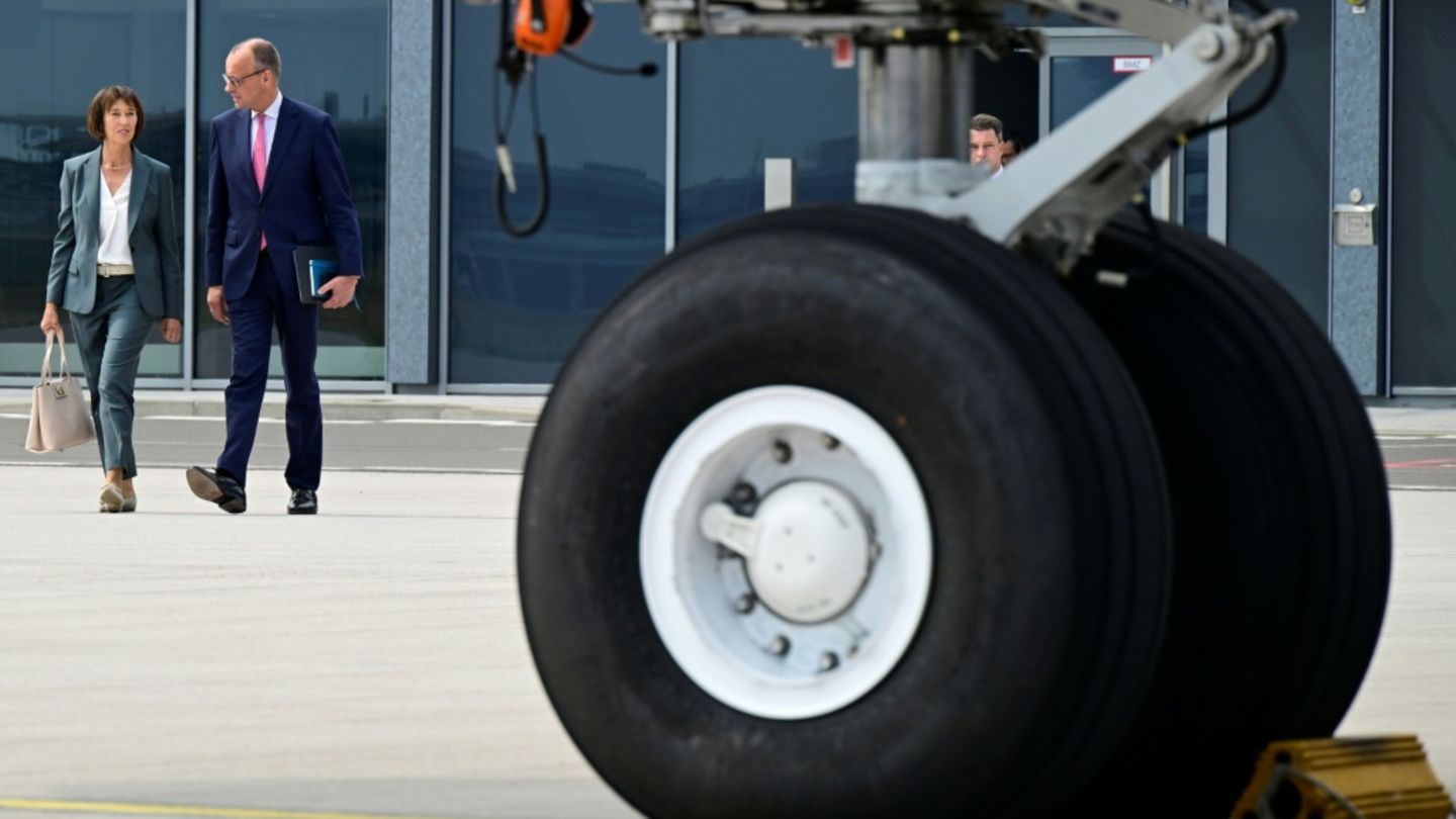 Zahl der Behörden-Dienstreisen per Inlandsflug seit Pandemie stark gestiegen