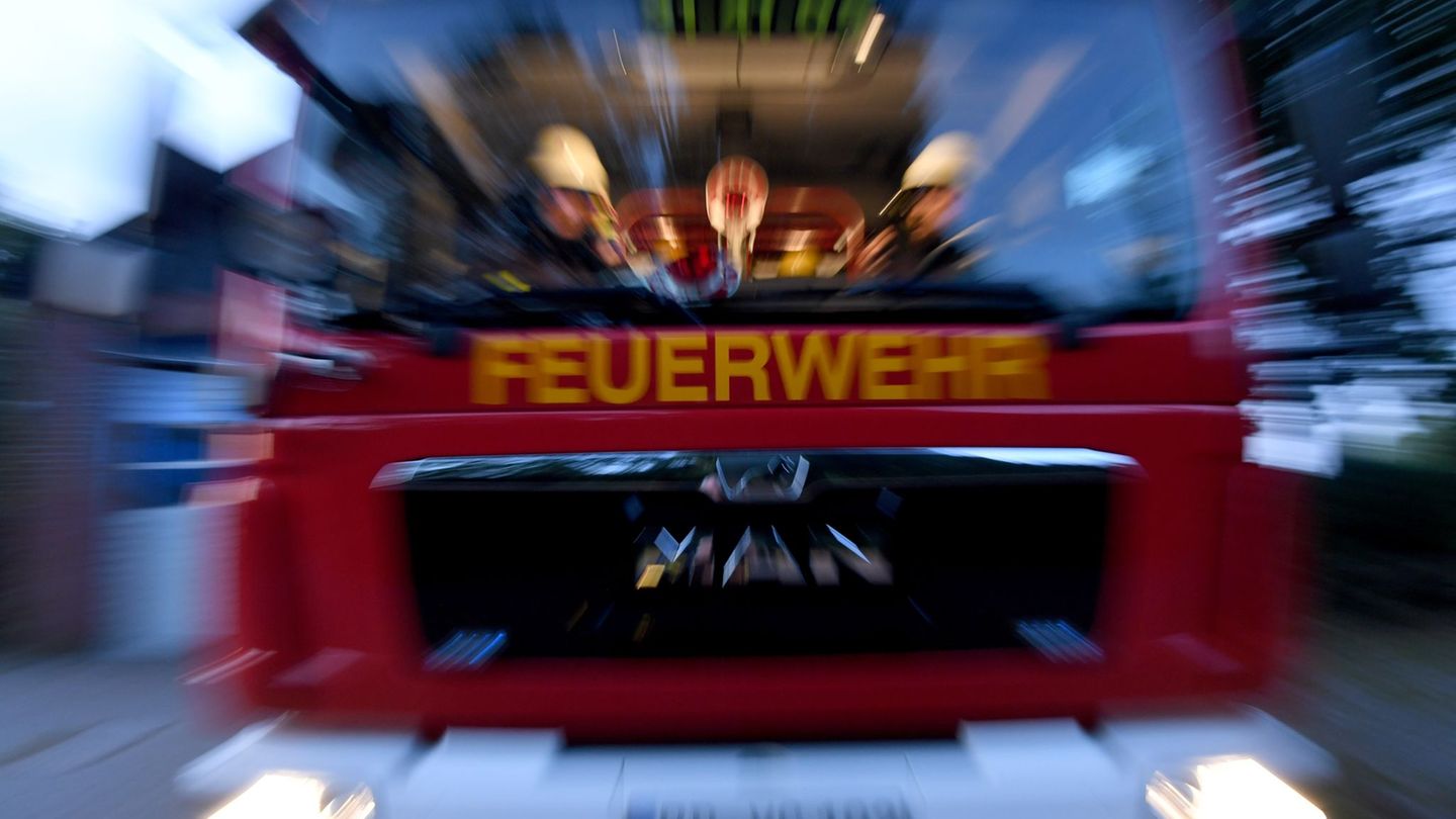 Mitten in der Nacht: Bewohner klagen über Atembeschwerden – Hausblock evakuiert