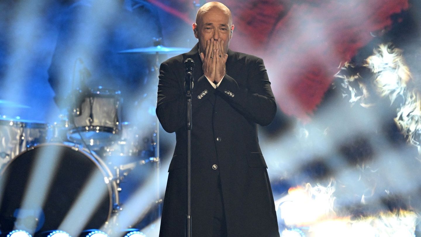 Goldene Henne: Unheilig-Sänger feiert emotionales Bühnen-Comeback