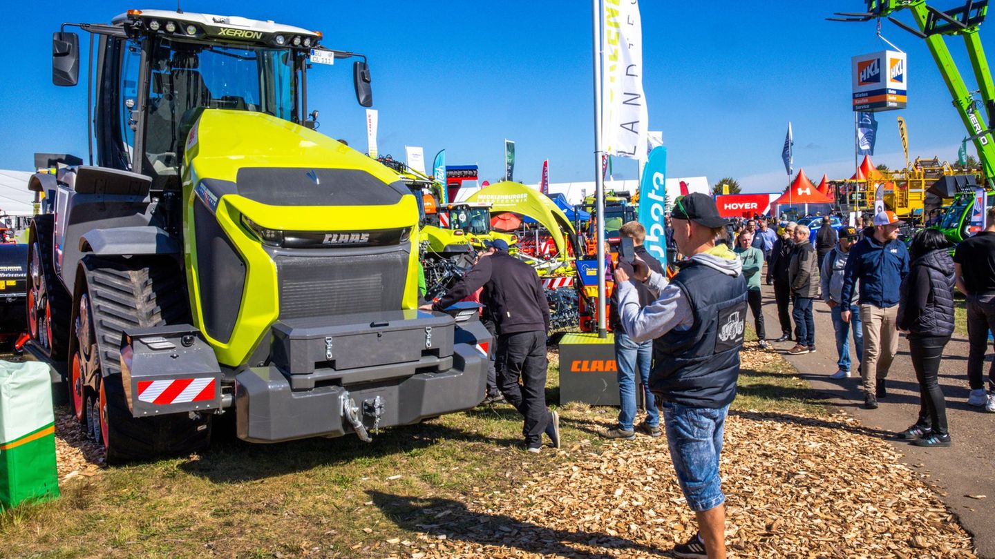 Agrarmesse in MV: Bauerntag auf der MeLa – Backhaus diskutiert mit Landwirten
