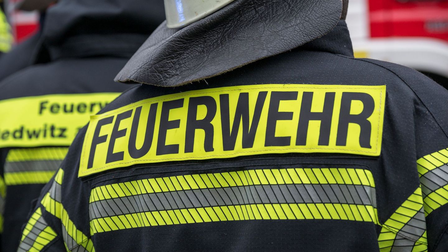 Evakuierung: Bagger trifft Gasleitung – Anwohner müssen Häuser verlassen
