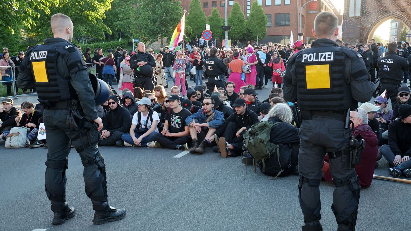 Polizeieinsätze: Polizeipräsident: Polizei spürt Polarisierung auf der Straße