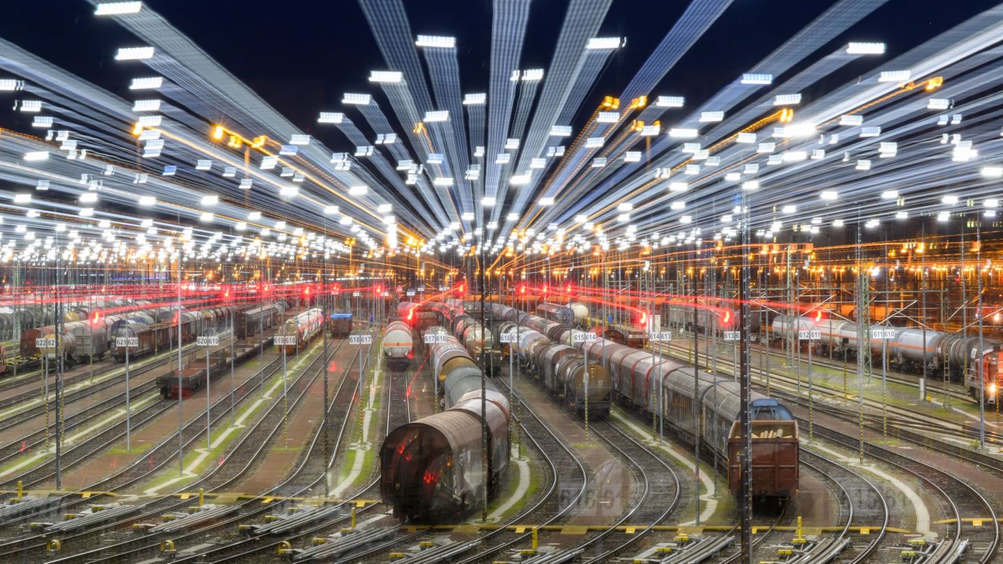 Außenhandel: Exporte leicht rückläufig im ersten Halbjahr