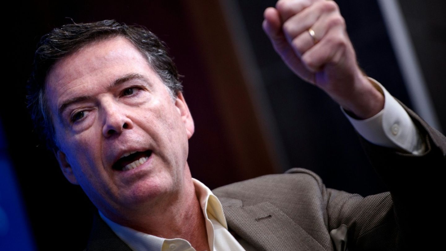 US-Justizministerium: Ehemaliger FBI-Chef Comey wegen „schwerer Straftaten“ angeklagt