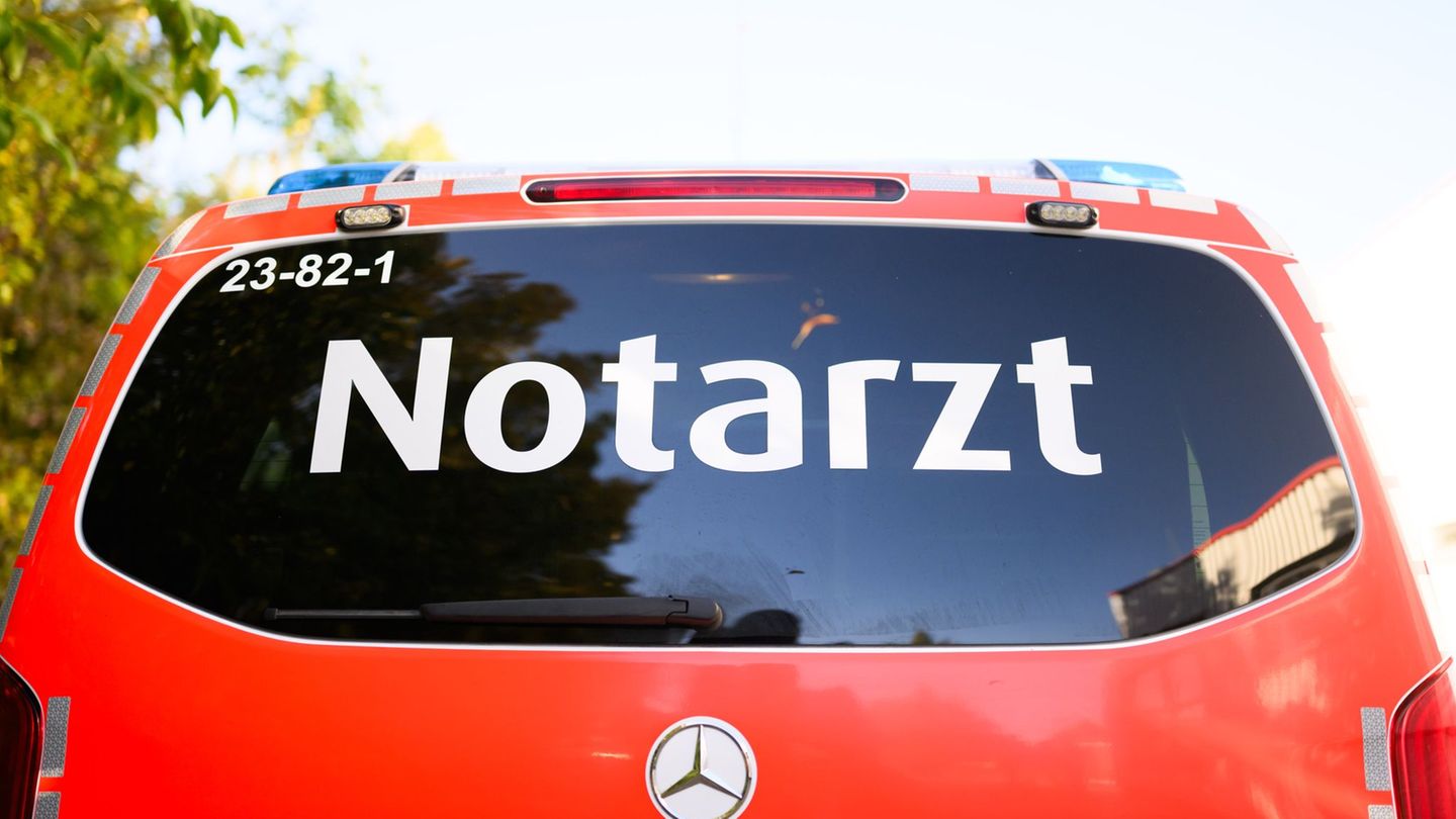 Unfälle: Regionalzug rammt Transporter – Fahrer schwer verletzt