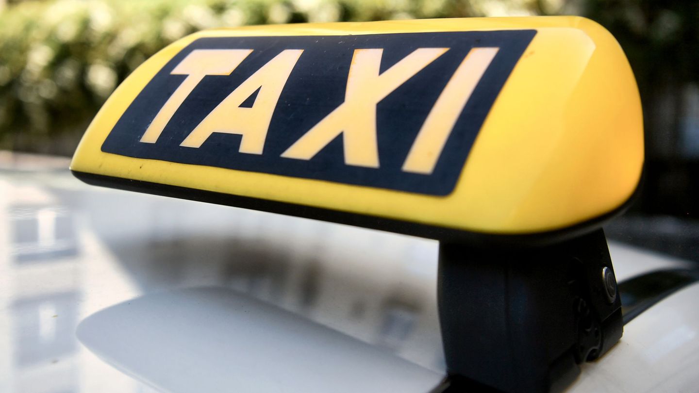 Kriminalität: Mädchen fährt schwarz vom Wasen per Taxi nach Hause