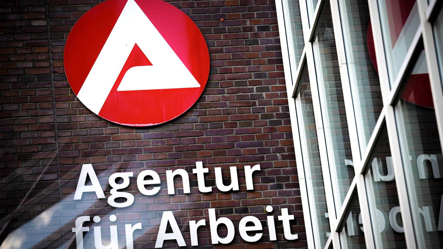 Arbeitsmarkt: Arbeitslosigkeit in Bremen sinkt nur leicht