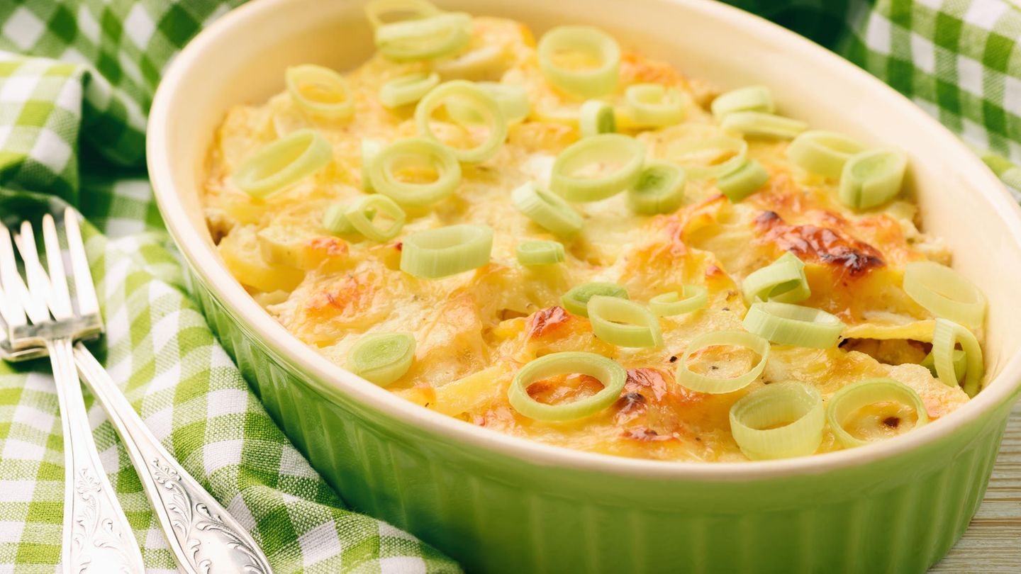 Rezept: Schneller Lauch-Kartoffel-Auflauf mit Lachs und Käse