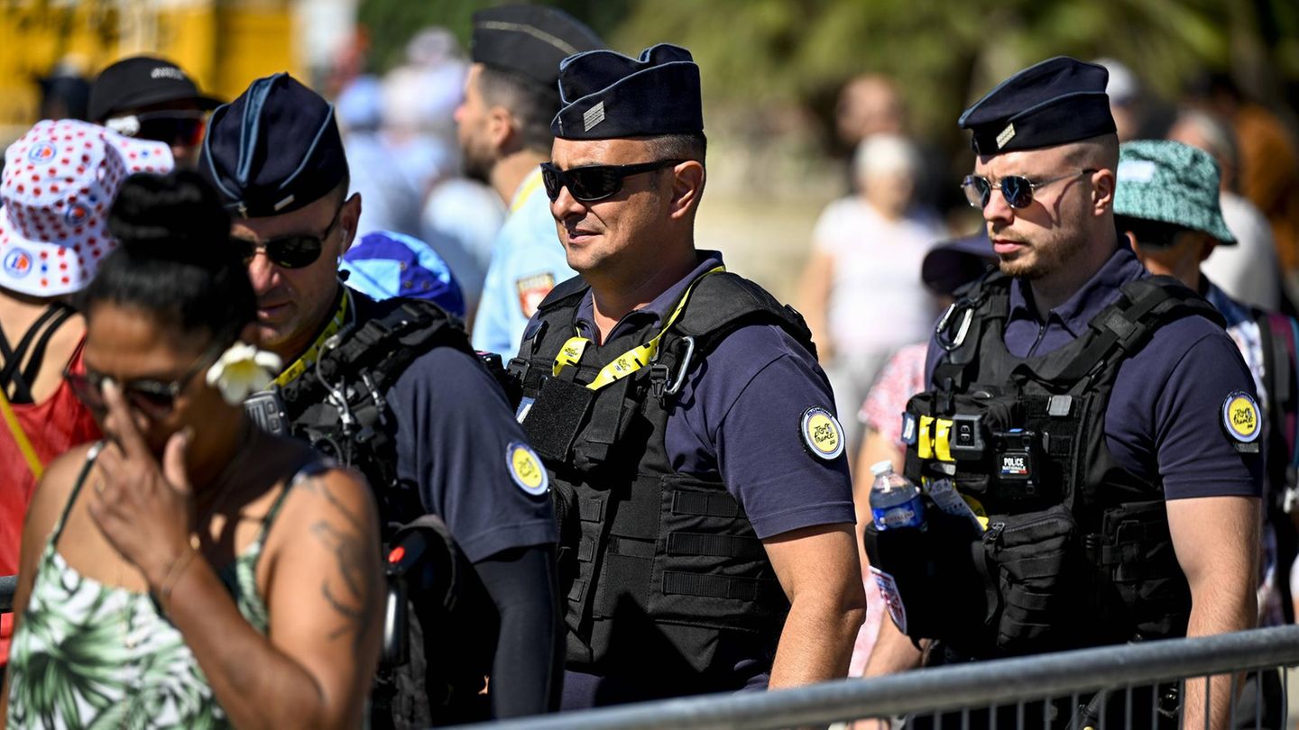 Streit um Sparhaushalt: Massenproteste in Frankreich erwartet – 80.000 Polizisten mobilisiert