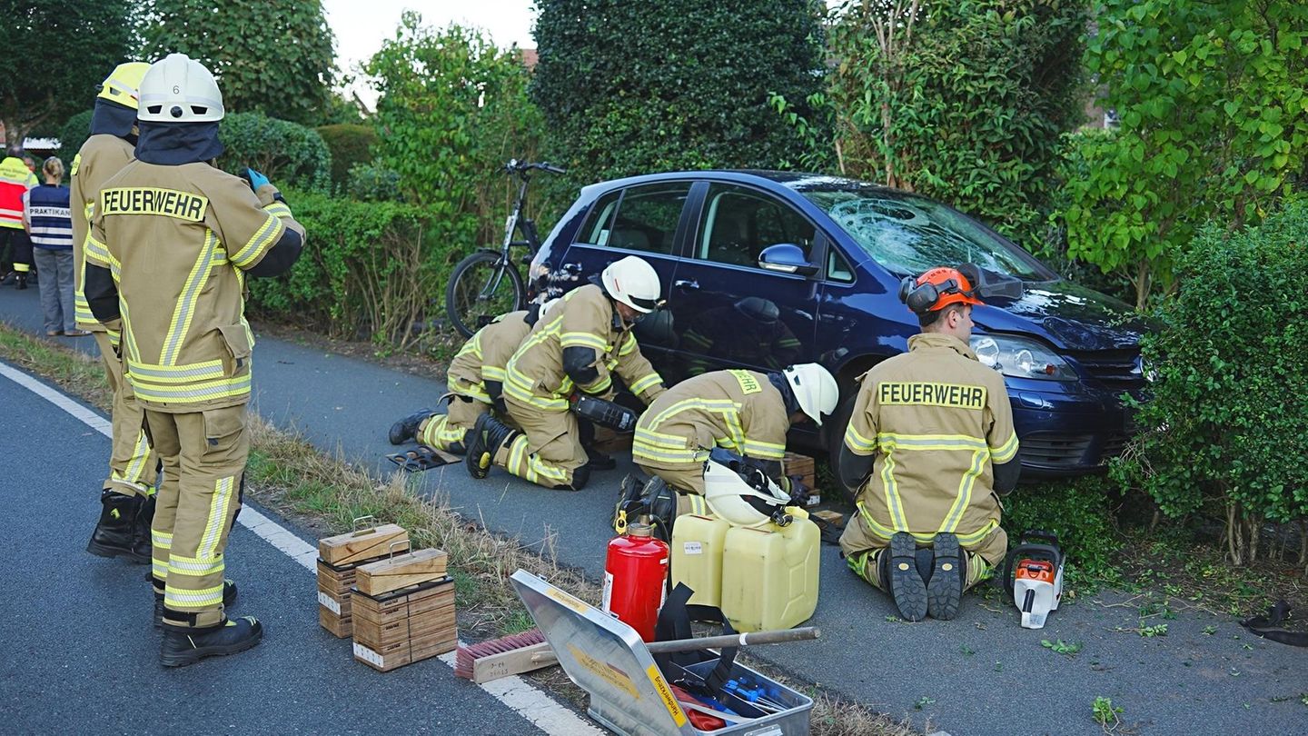 Niedersachsen: Auto erfasst Mutter mit drei Kindern auf Gehweg – eines in Lebensgefahr
