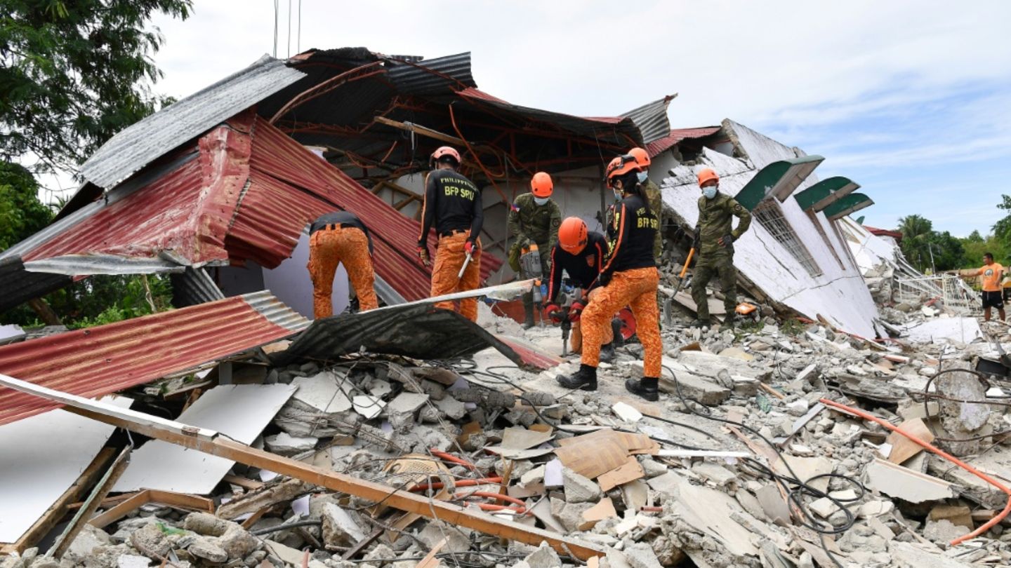 Fast 70 Tote bei Erdbeben auf den Philippinen