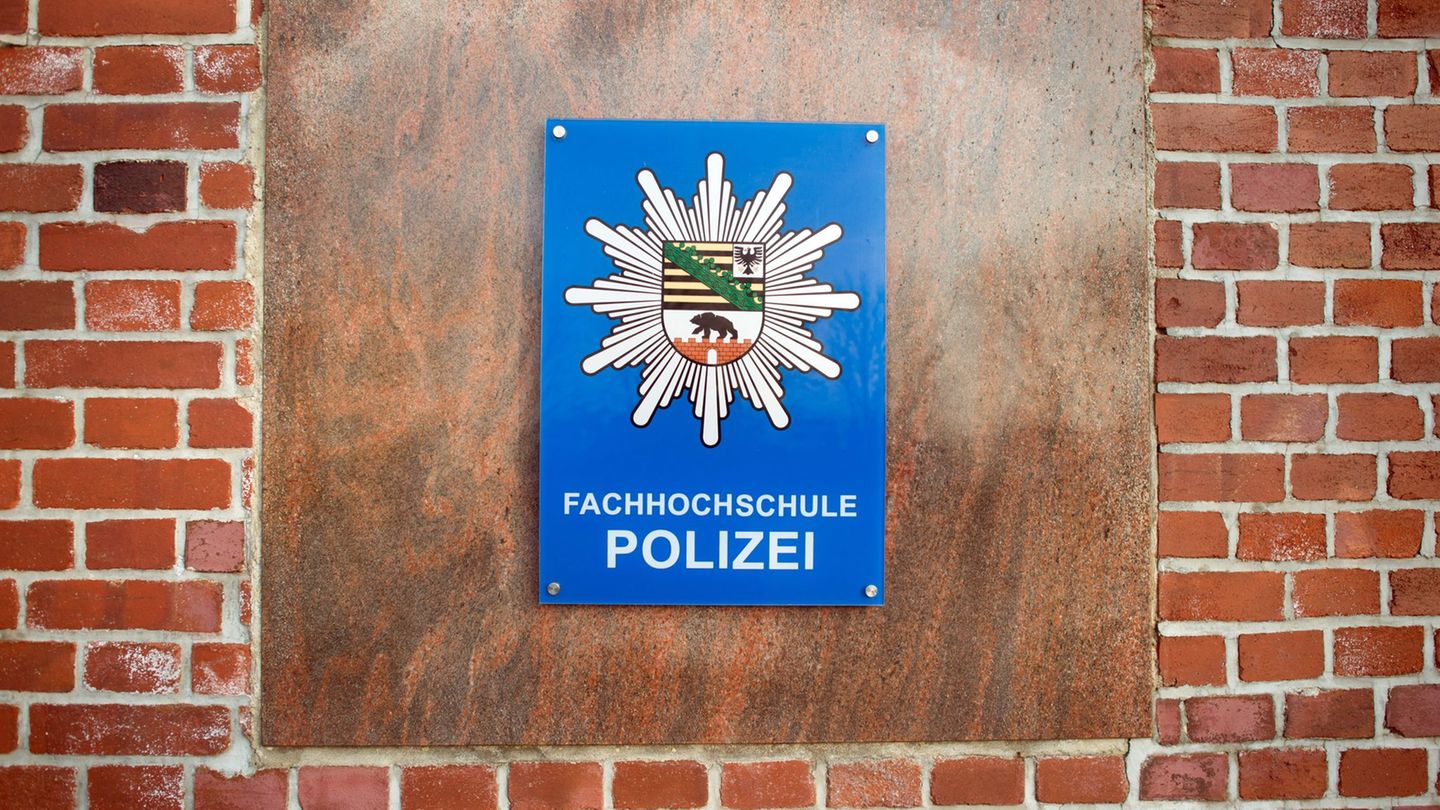 Verbotene Parolen: Ermittlungen nach rassistischen Rufen bei Polizei-Feier