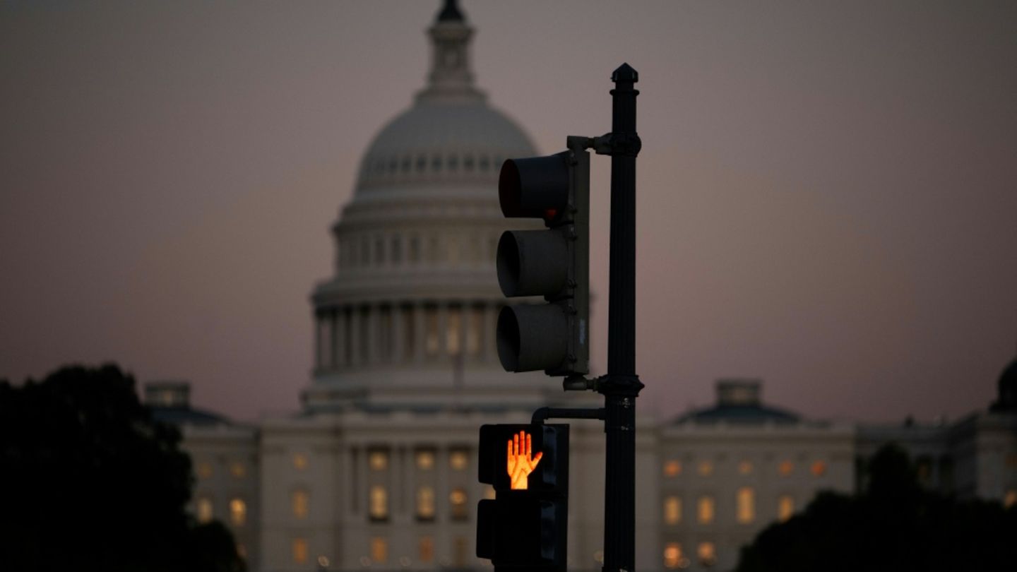 USA bleiben im Shutdown: Experte warnt vor wochenlangem Stillstand