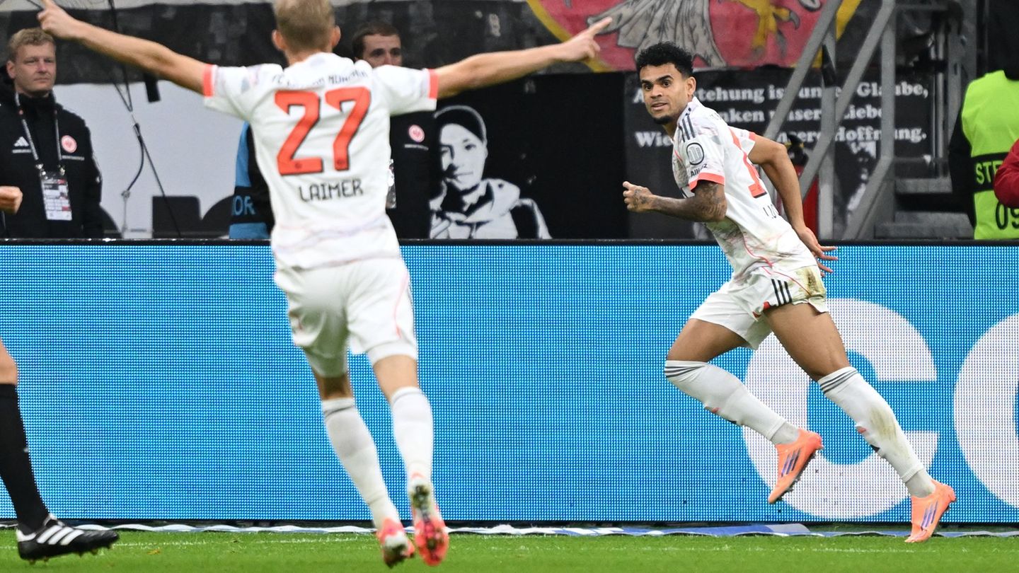 Fußball-Bundesliga: Matchwinner Díaz: Erst top auf dem Platz, dann top am Glas?