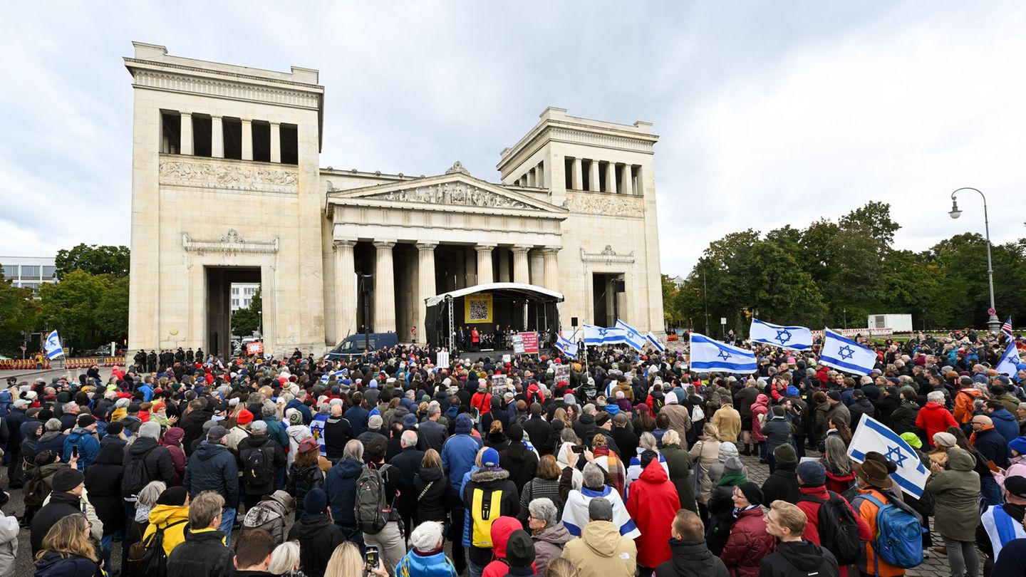 Demonstration: Hunderte setzen in München Zeichen gegen Antisemitismus