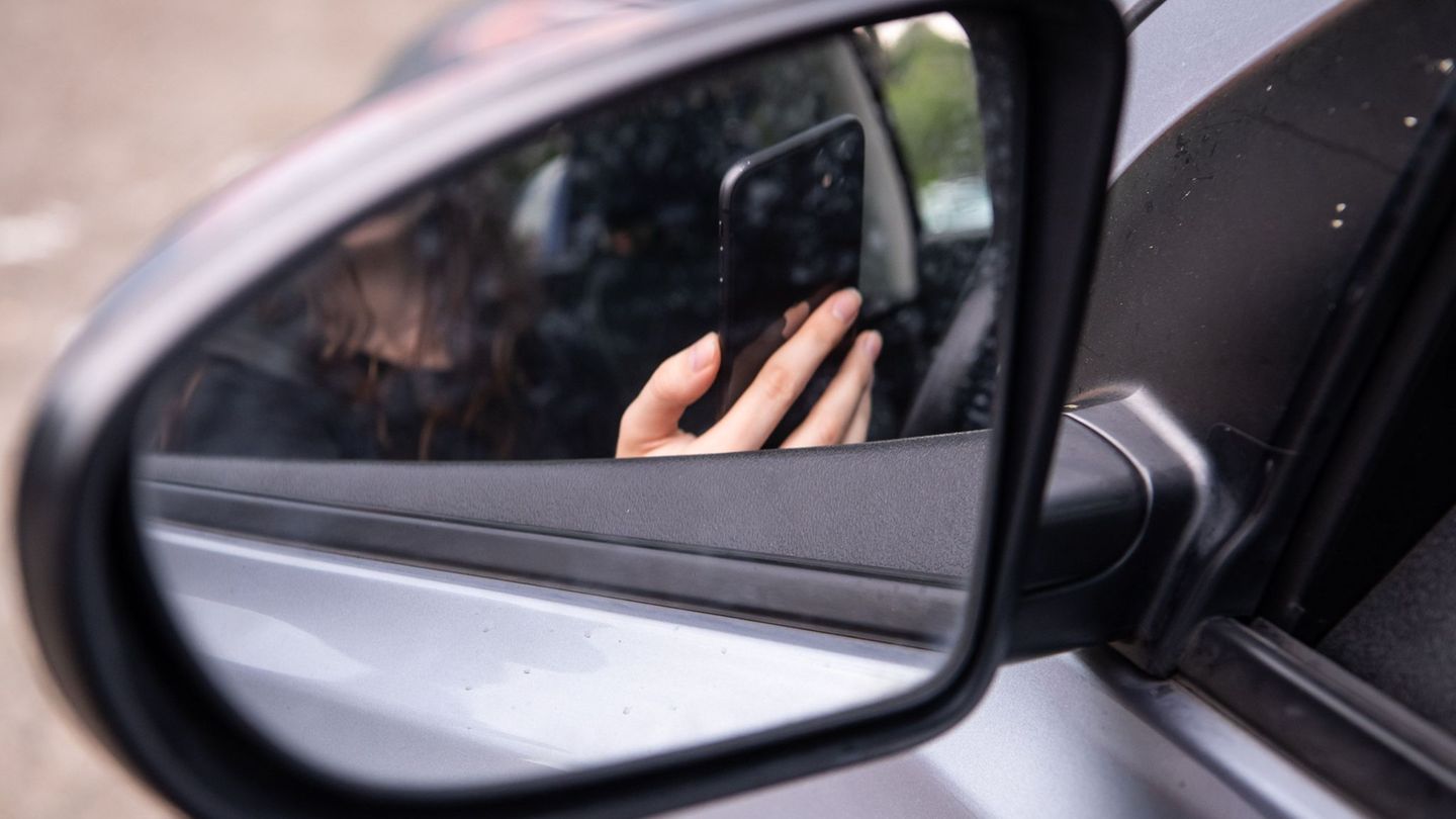 „Focus on the Road“: Polizei nimmt Handy-Sünder am Steuer ins Visier