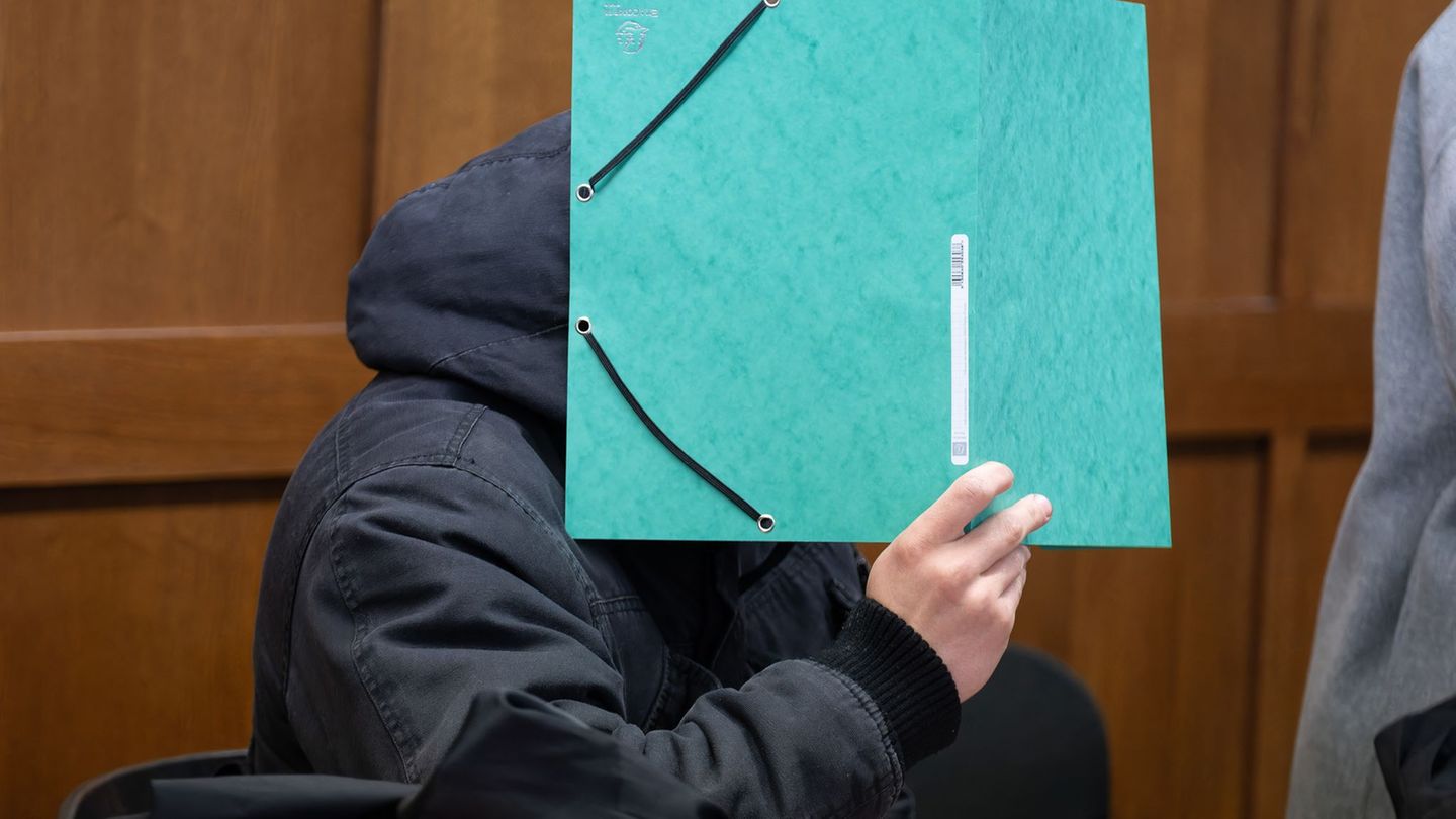 Urteile: NS-Gedenkstätte geschändet – Täter bekommt Bewährungsstrafe