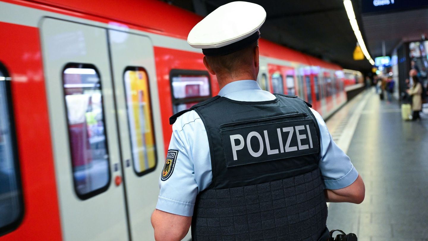 Kriminalität: Frontscheibe von fahrender S-Bahn beschädigt – Bahn hält an