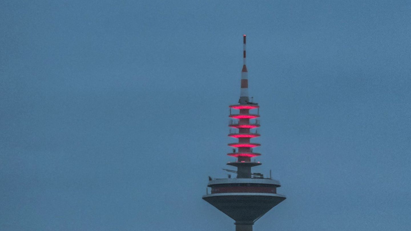 Aktion zum Weltmädchentag: „Ginnheimer Spargel“ leuchtet pink