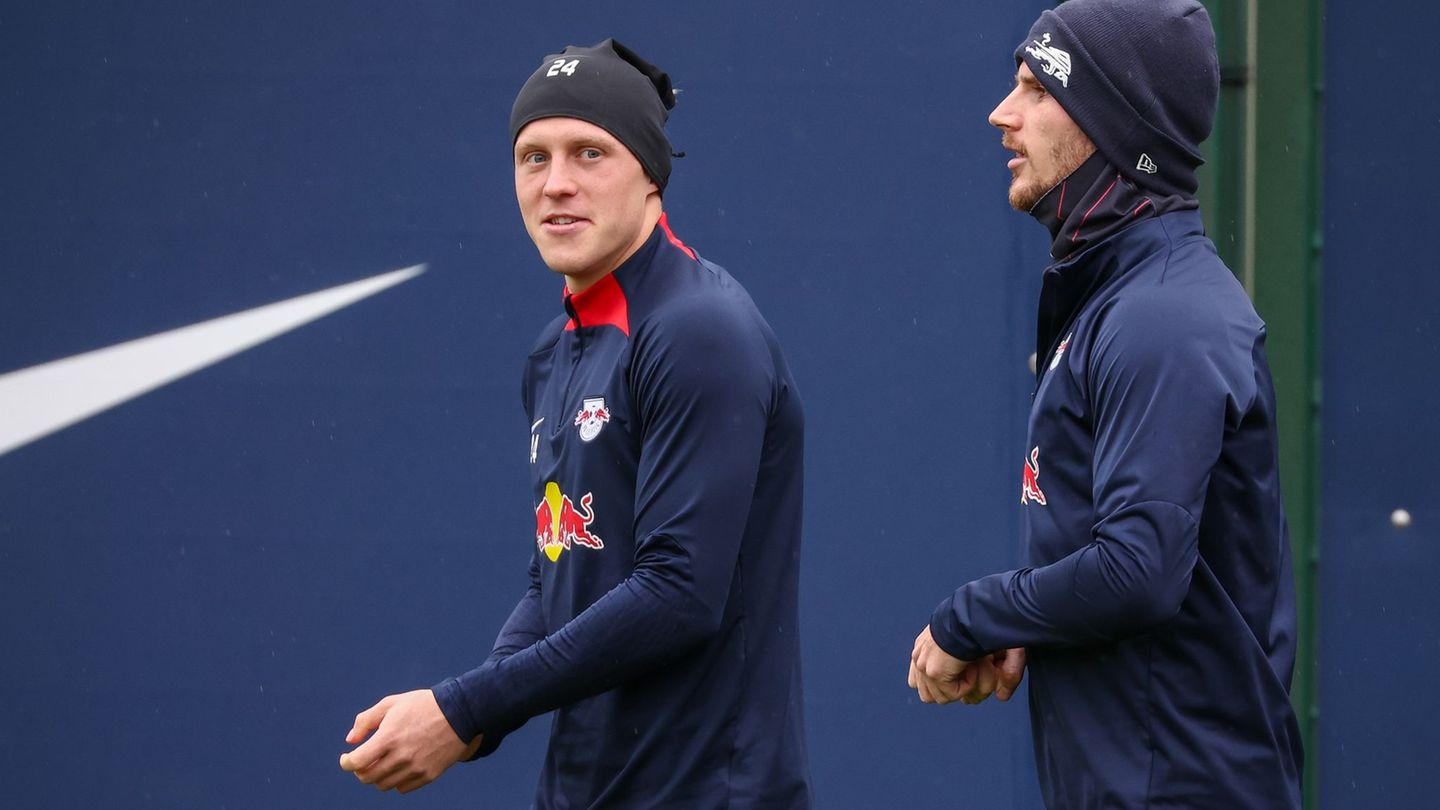 Fußball-Bundesliga: Zwölf Profis beim Training von RB Leipzig