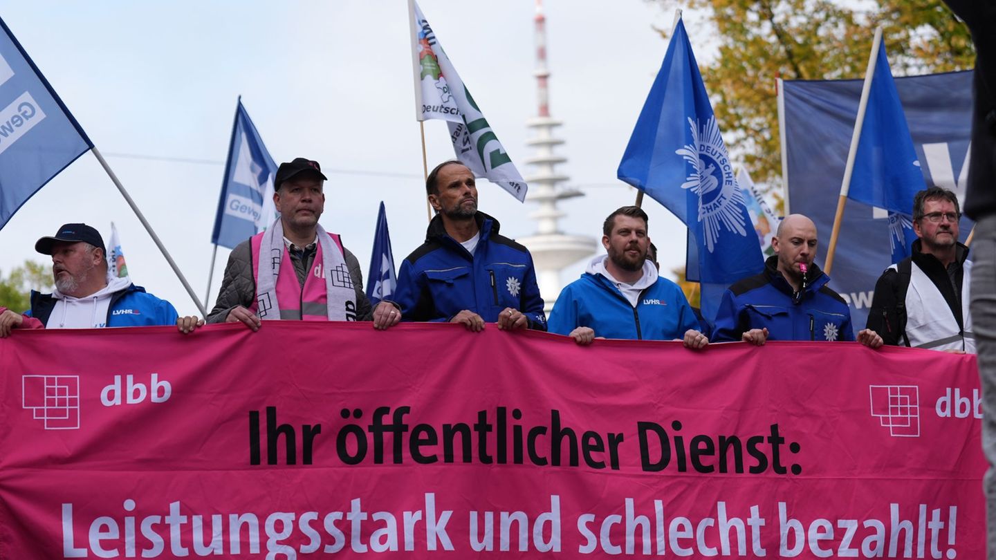Tarifrunde: Demonstration und Warnstreiks in Hamburger Behörden