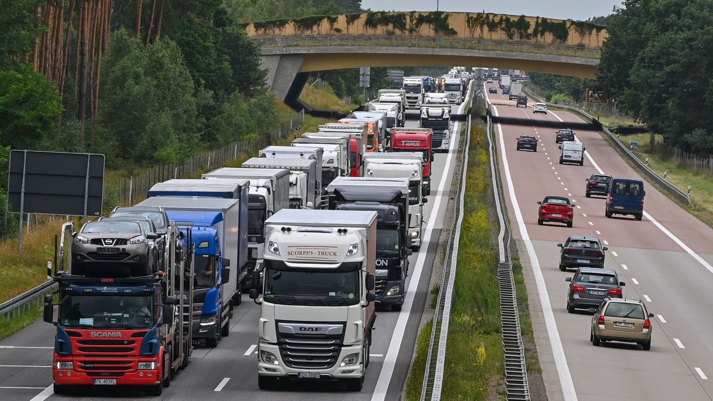 Präventionstage: Lkw-Überschlagssimulator an A12 zeigt Unfallgefahr