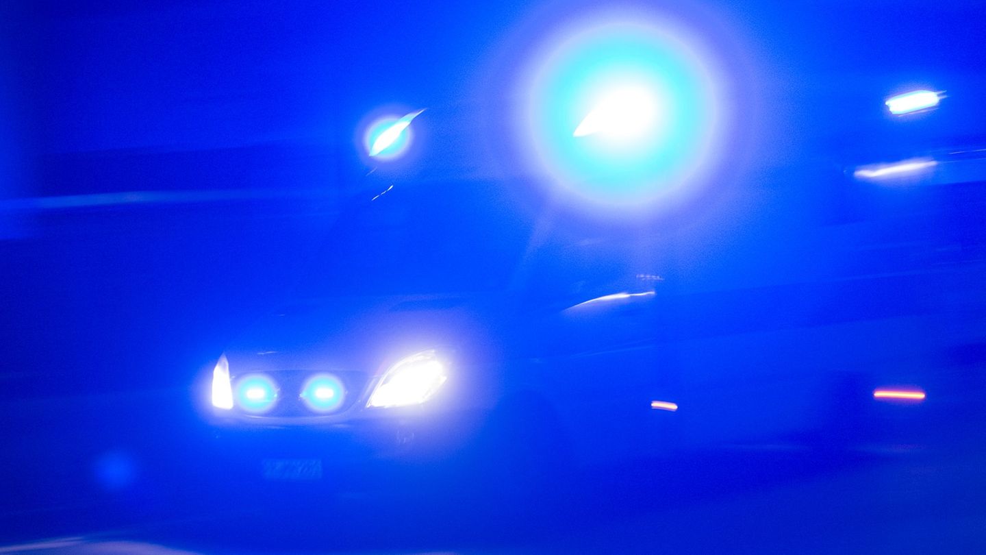Berufsverkehr: A5 nach Unfall mit Fleischlaster gesperrt