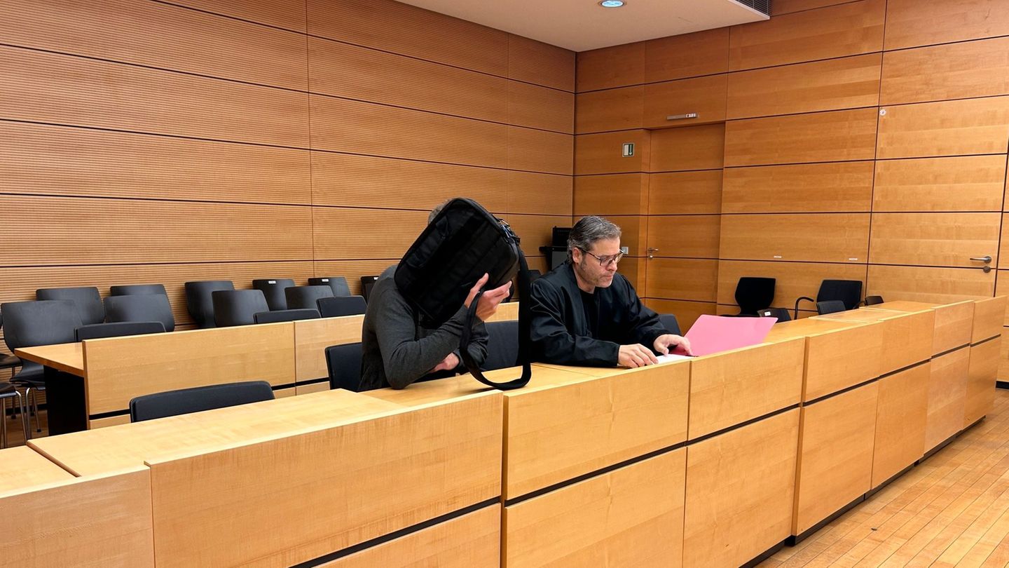 Zurückgelassen: Vater krank – Prozess wegen Baby in Hitzeauto verschoben