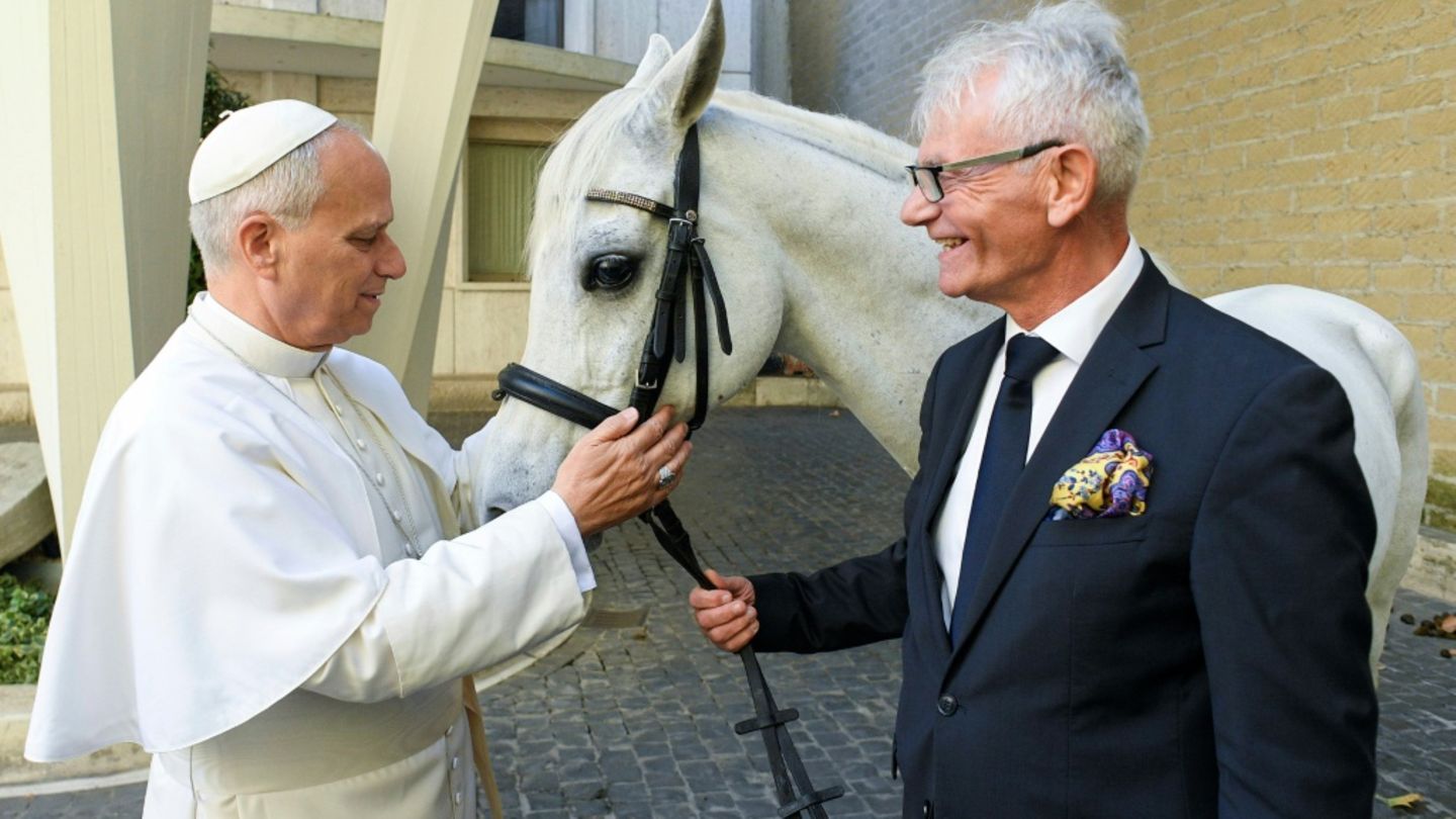 Pferdezüchter schenkt dem Papst einen Vollblutaraber