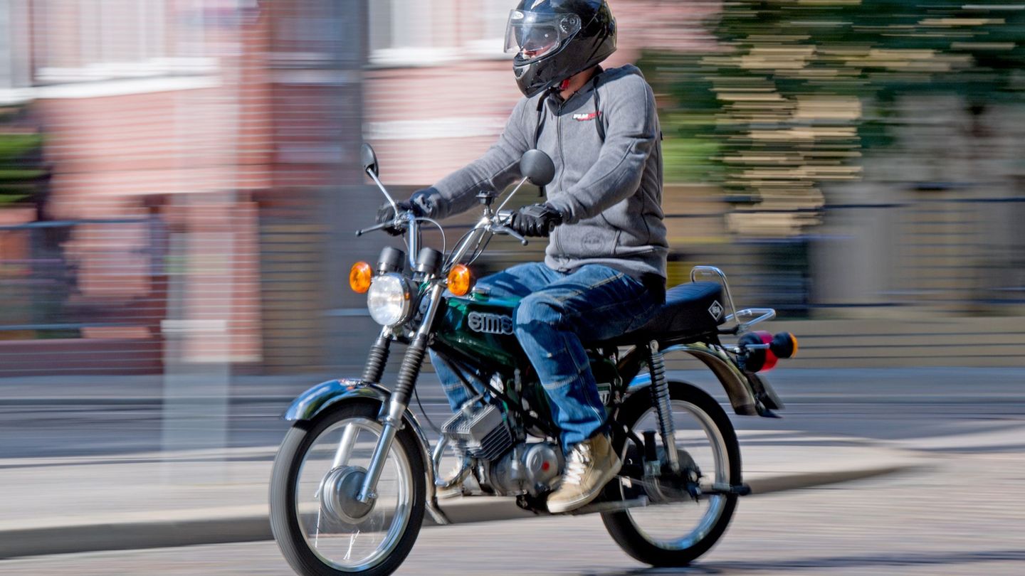 Südbadischer Ortenaukreis: Mopedflucht vor Polizei endet mit Unfall und Festnahme