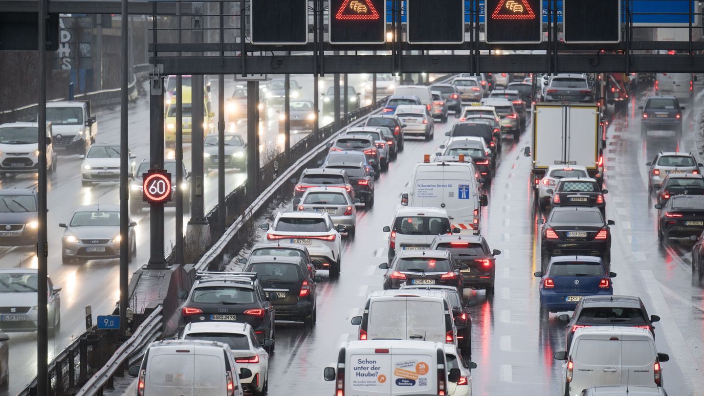Auf den Straßen: Mehr Verkehrsaufkommen zu Beginn der Herbstferien erwartet