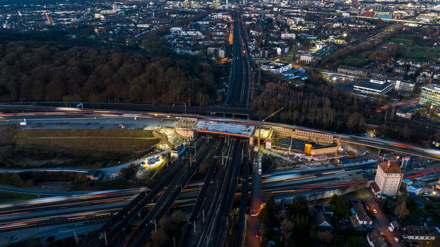 Brücke wird abgerissen: Erneut Sperrungen am Autobahnkreuz Kaiserberg