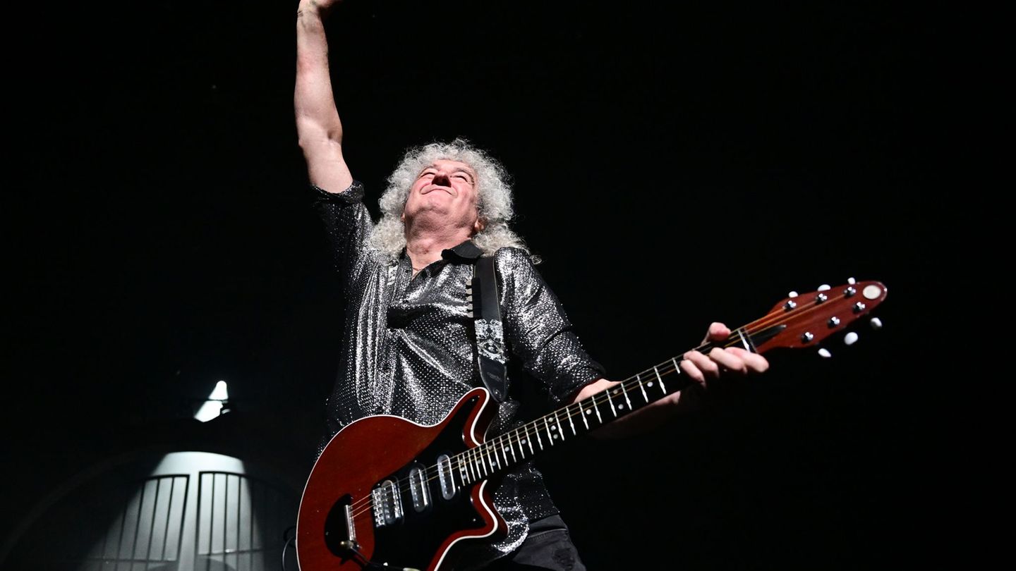 „We Will Rock You“: Plötzlich steht der Gitarrist von Queen auf der Bühne