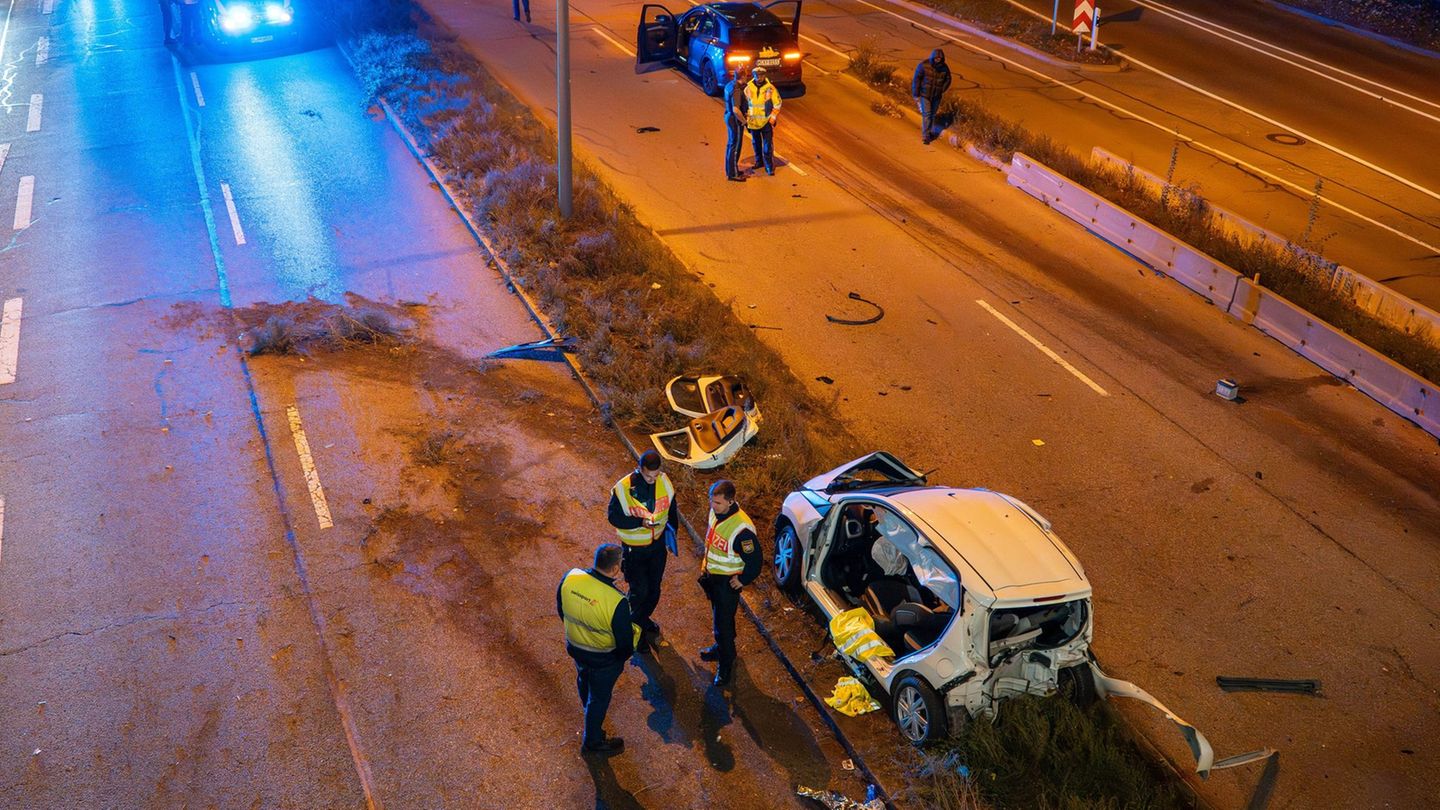 Verkehr: Unfall mit drei Autos und mehreren Verletzten in München