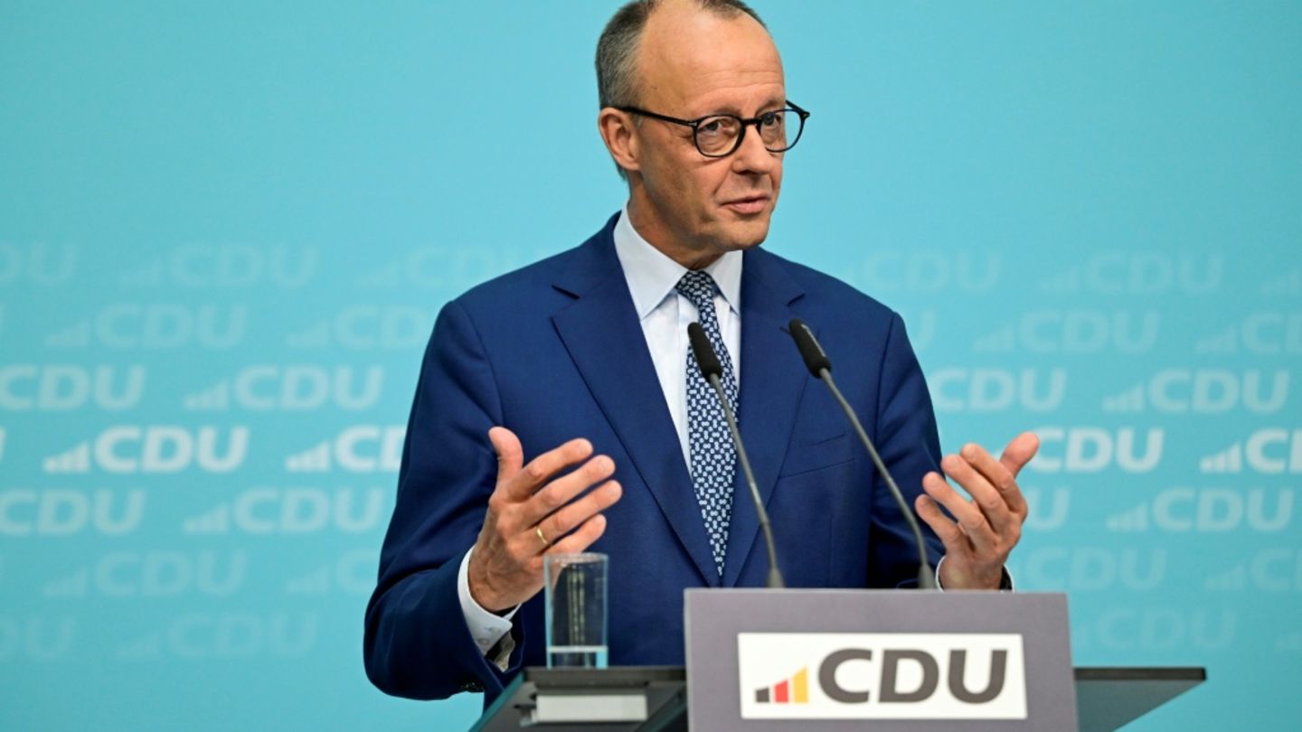 Merz räumt „Fehler“ in Koalition ein – Gespräche zu Wehrdienst und Rente geplant