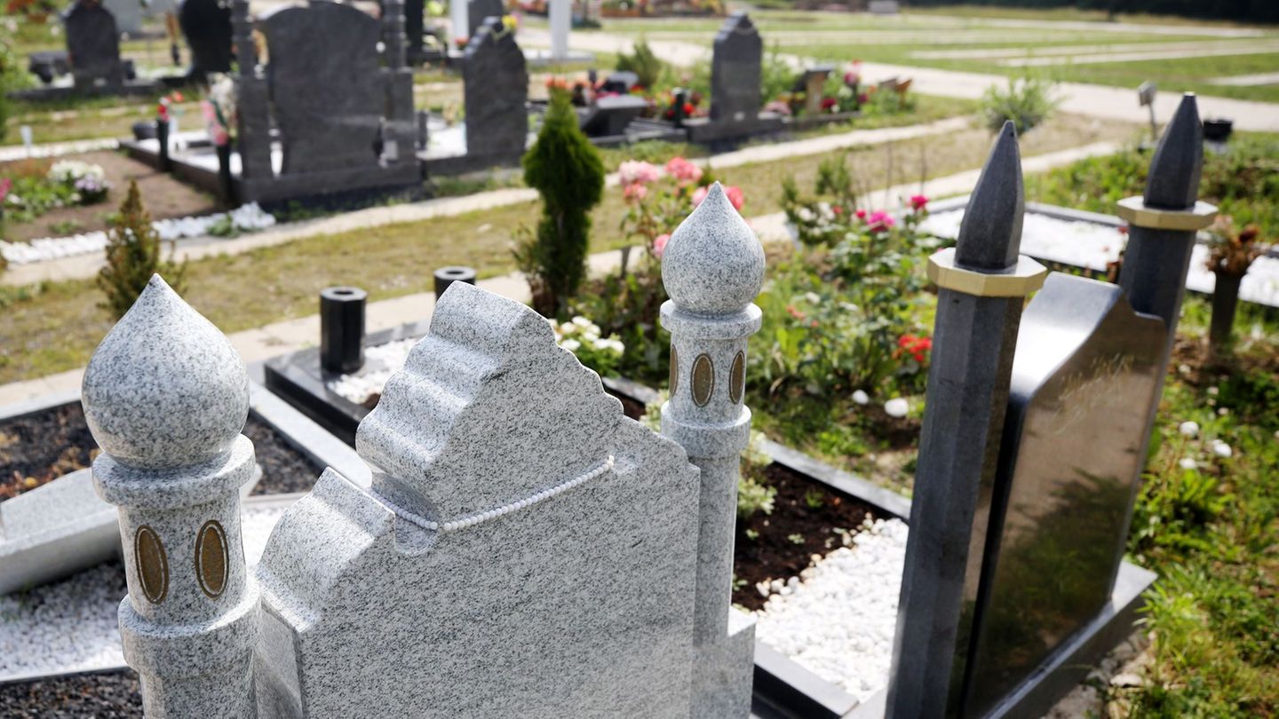 Friedhöfe: Über 40 Gräber auf islamischer Bestattungsstätte beschädigt