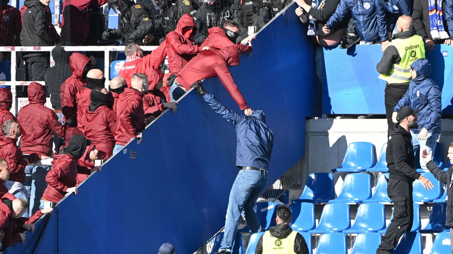2. Fußball-Bundesliga: Krawalle in Karlsruhe: Polizei gibt Update zu Verletzten