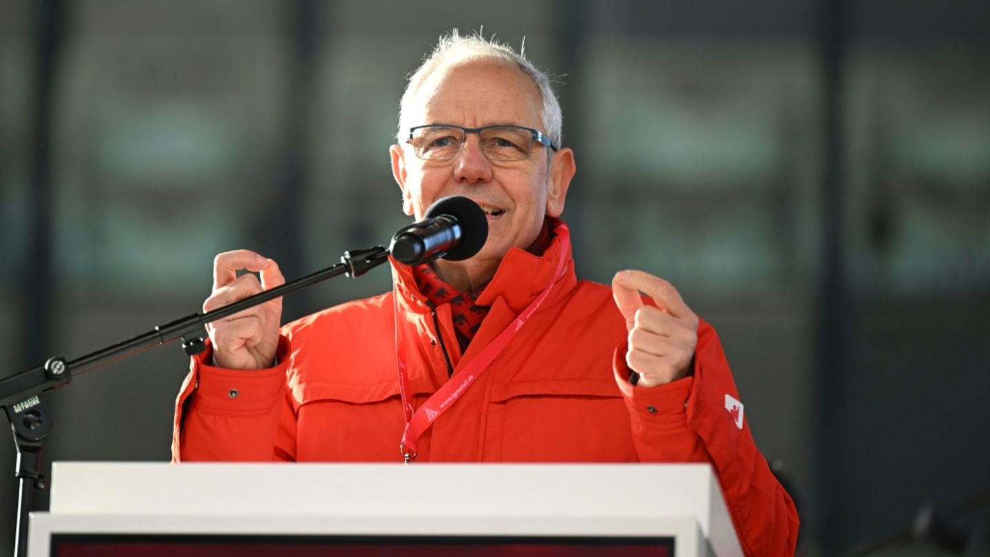 Michael Vassiliadis bleibt Vorsitzender der Industriegewerkschaft IG BCE