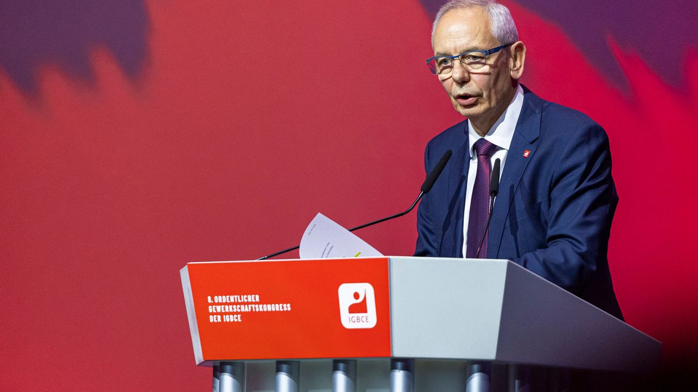 Gewerkschaftskongress: Gewerkschafts-Chef für längeres Arbeitslosengeld