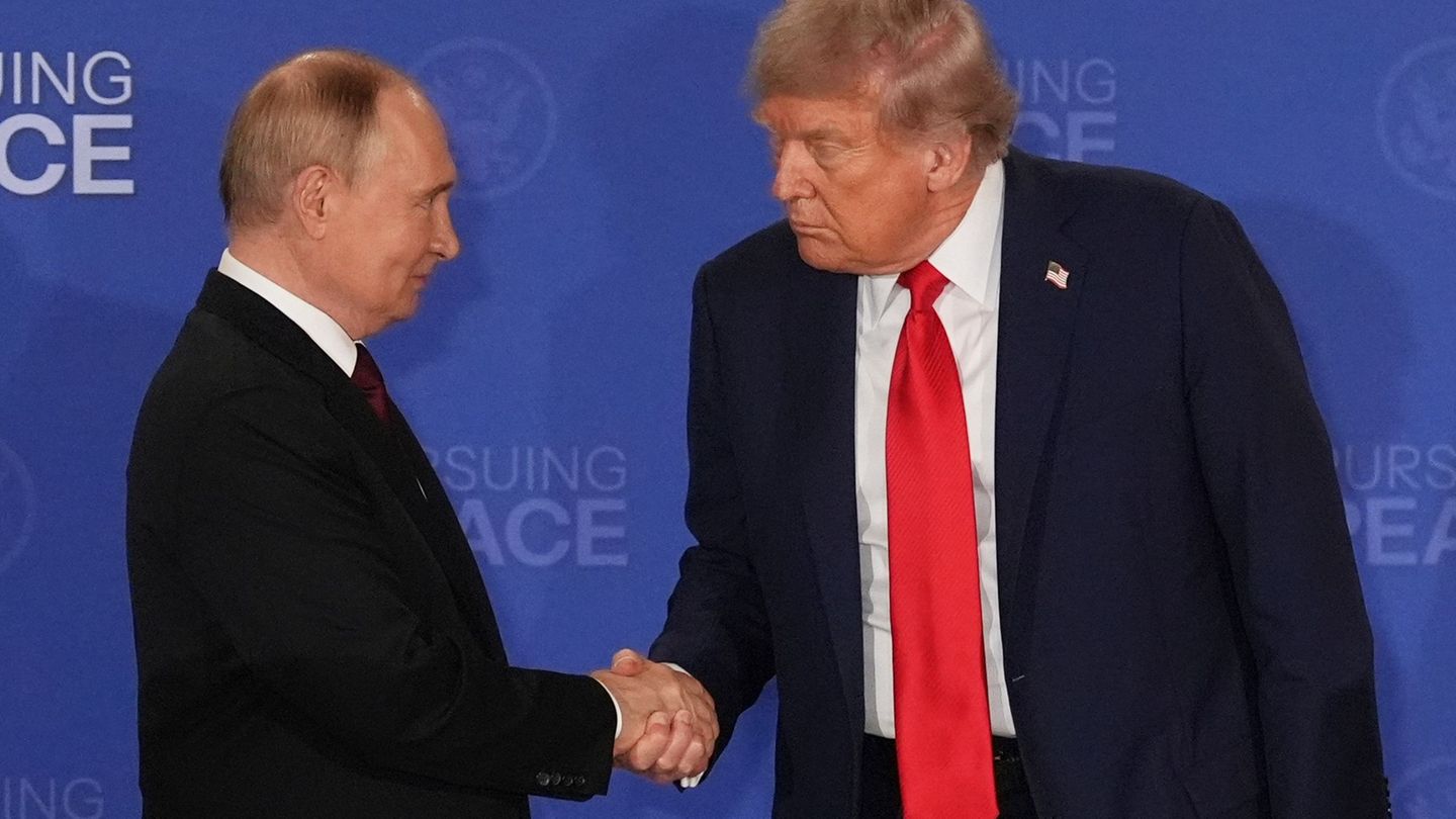 Lage im Überblick: Trump zu Gipfel mit Putin: „Möchte kein vergeudetes Treffen“