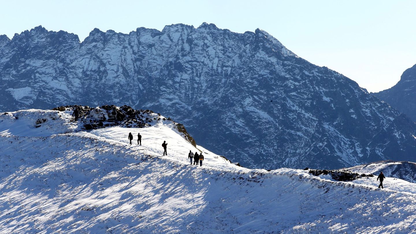 Leichtsinn beim Bergsteigen: Paar steigt mit Baby auf Tatra-Gipfel – Rettungseinsatz