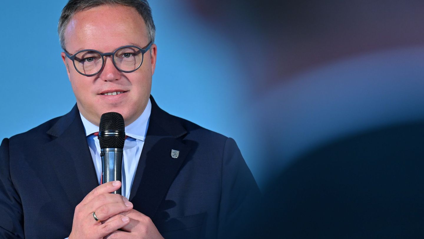 Treffen der Landeschefs: Voigt fordert Comeback für Autoland Deutschland