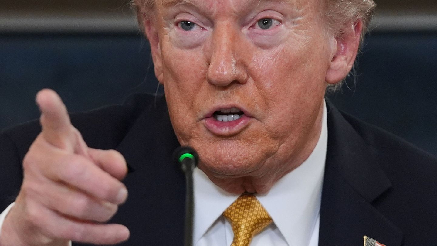 Handelskonflikt: Trump stoppt Handelsgespräche mit Kanada wegen Werbeclips