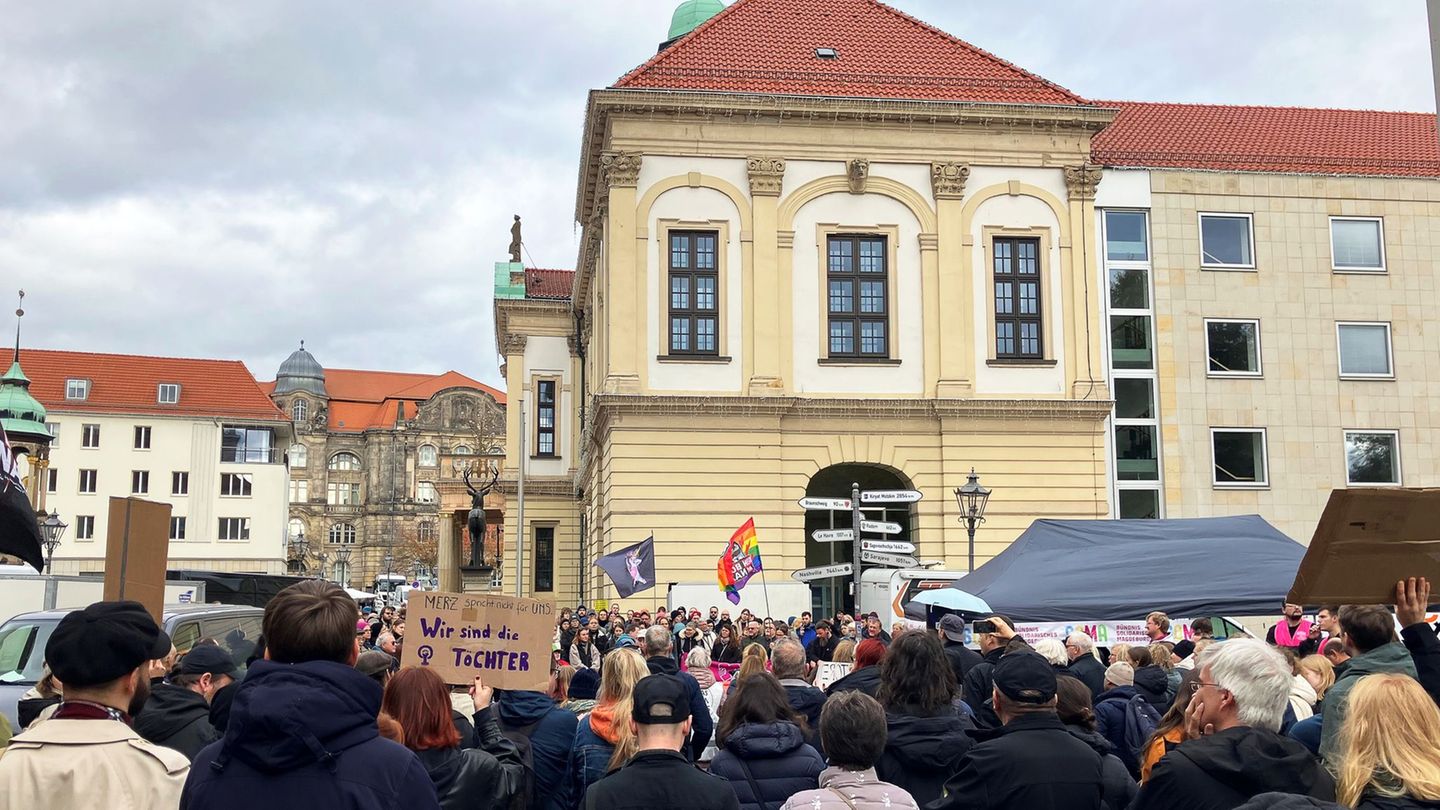 Kundgebung: „Stadtbild“-Debatte – Hunderte bei Demo in Magdeburg