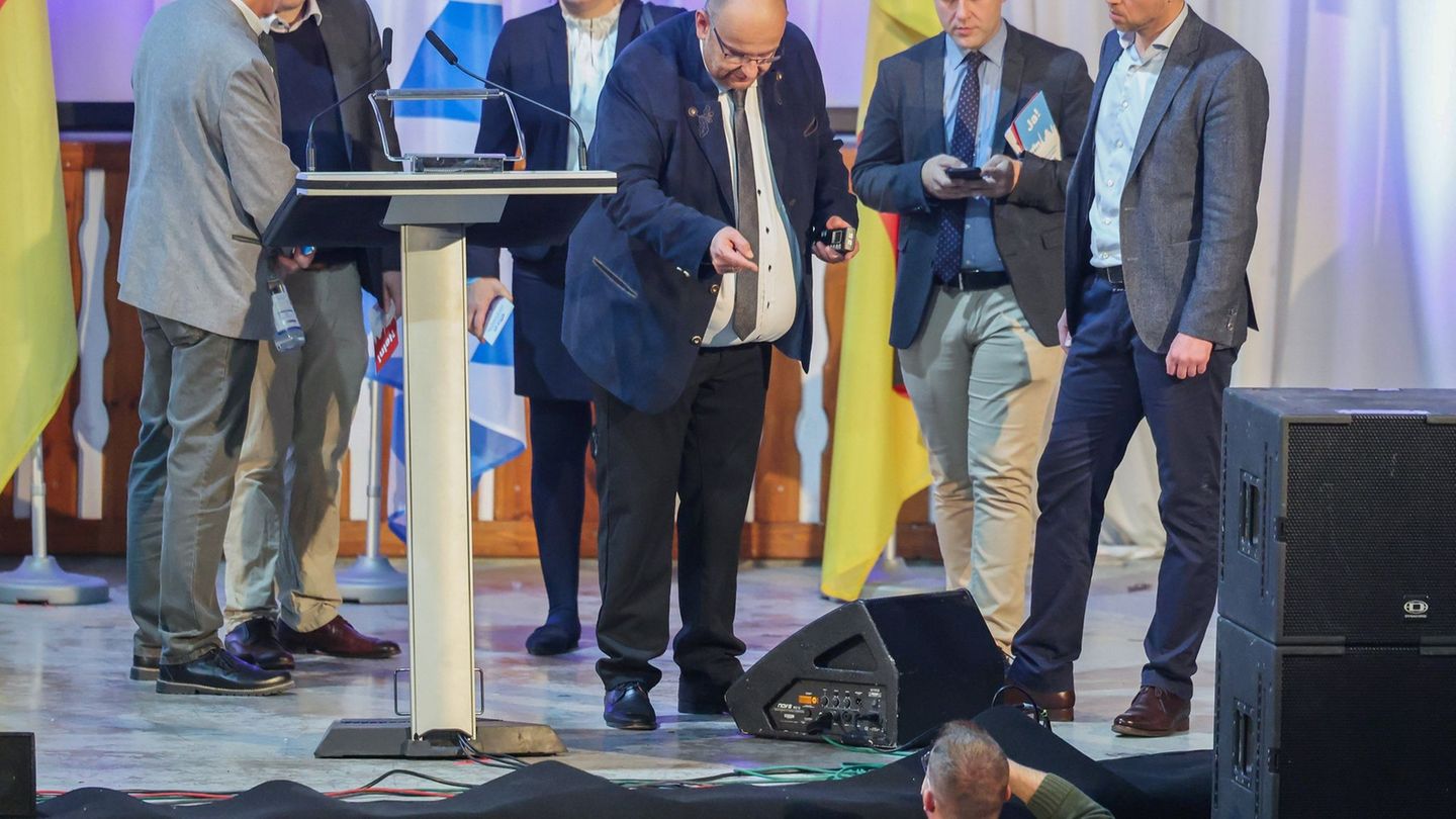 AfD-Landesparteitag: Machtkampf in der Bayern-AfD – Streit auf Parteitag