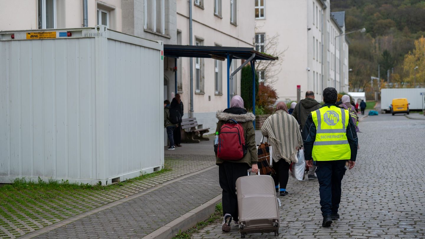 Migration: Es kommen fast nur noch halb so viele Asylsuchende